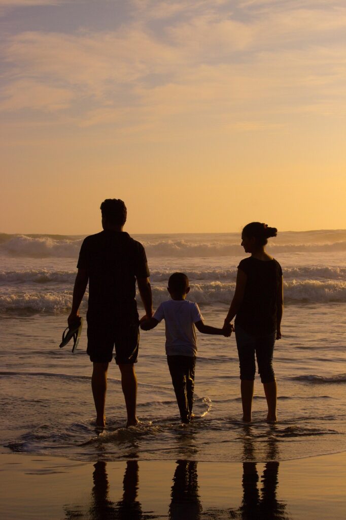 beach, family, silhouettes, love, couple, kid, family silhouette, sunset, india, kerala, dusk, twilight, shore, nature, seashore, family vacation